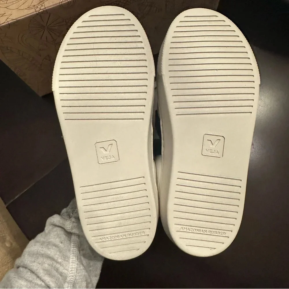 NIB Veja Esplar Kids Shoes White Nautico Size Youth 2
